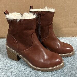 Universal thread boots size 7 1/2